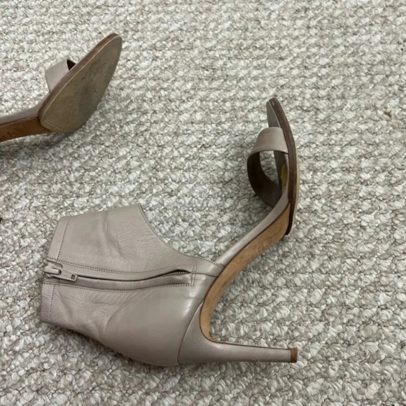 Vince heels strappy leather size 7.5 brown  gray - Picture 12 of 13
